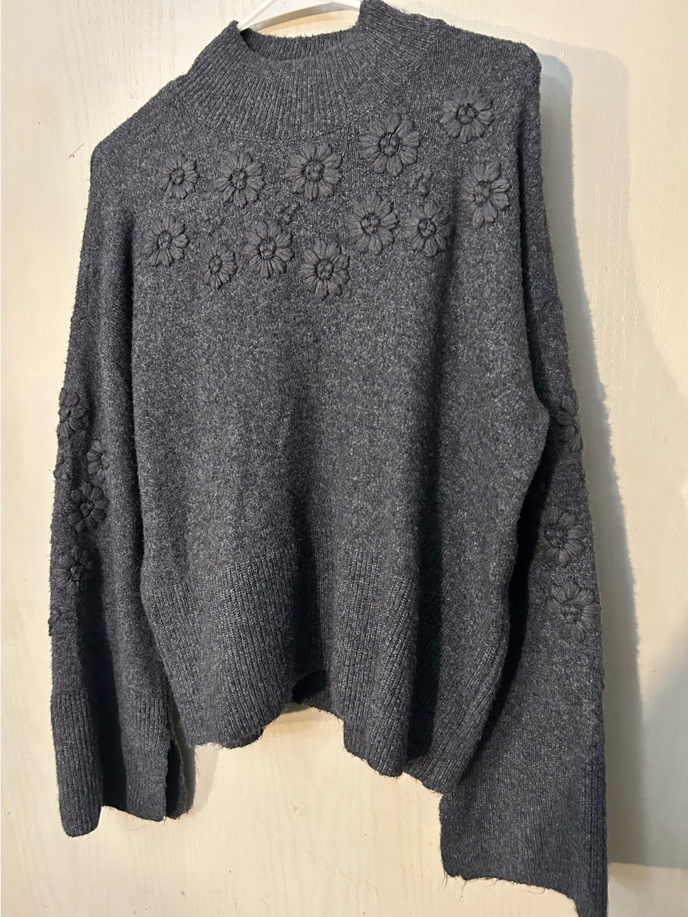 CeCe Gray Floral Embroidered Sweater Size M